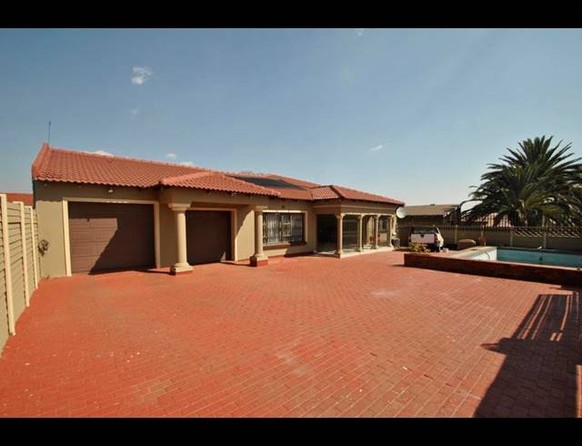 5 BEDROOM HOUSE FOR SALE IN EDEN PARK